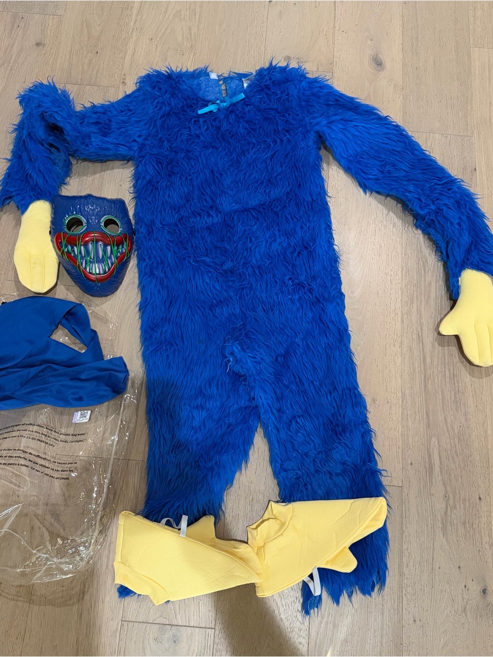 Spirit Halloween Poppy Playtime Huggy Wuggy costume Youth M
